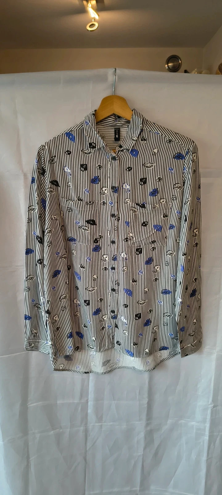 FB Sister blusa XS | Preto e branco listrado com estampa azul divertida | Silhueta fluida |#285 – photo 2